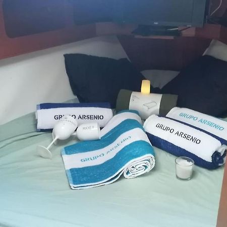 Boat-Apartamento Flotante Cadiz.. La Juanita Arroyo ภายนอก รูปภาพ
