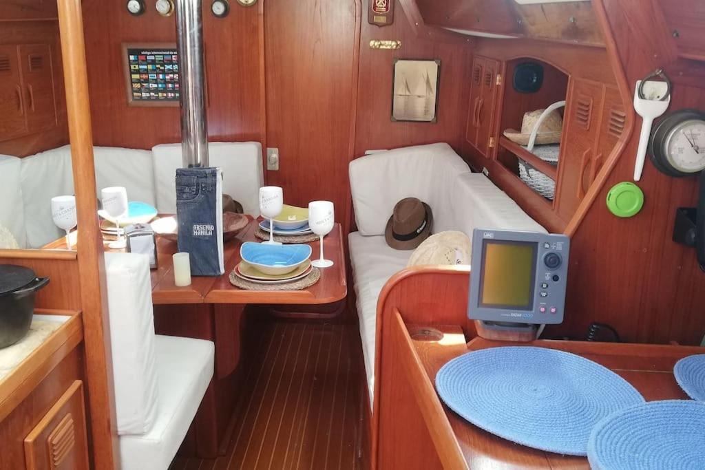Boat-Apartamento Flotante Cadiz.. La Juanita Arroyo ภายนอก รูปภาพ