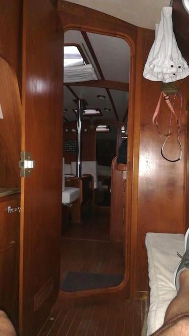 Boat-Apartamento Flotante Cadiz.. La Juanita Arroyo ภายนอก รูปภาพ