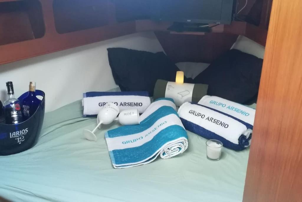 Boat-Apartamento Flotante Cadiz.. La Juanita Arroyo ภายนอก รูปภาพ