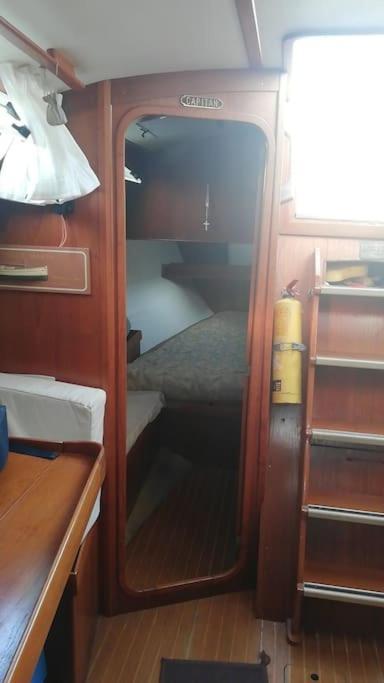 Boat-Apartamento Flotante Cadiz.. La Juanita Arroyo ภายนอก รูปภาพ