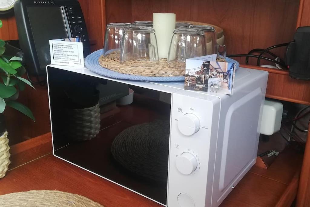 Boat-Apartamento Flotante Cadiz.. La Juanita Arroyo ภายนอก รูปภาพ