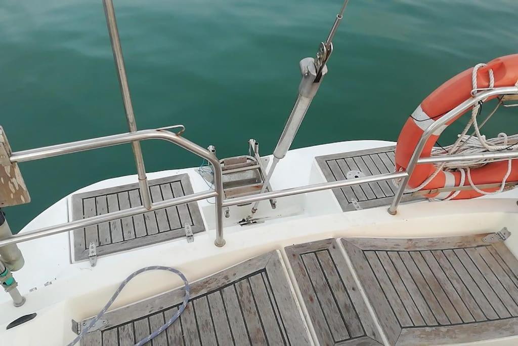 Boat-Apartamento Flotante Cadiz.. La Juanita Arroyo ภายนอก รูปภาพ