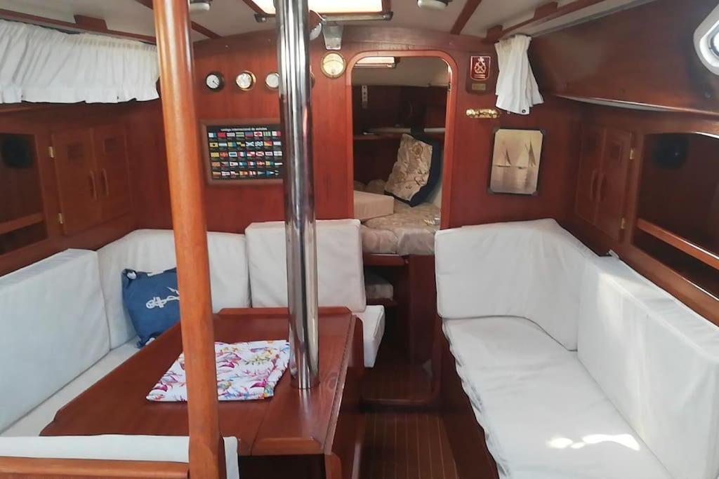 Boat-Apartamento Flotante Cadiz.. La Juanita Arroyo ภายนอก รูปภาพ