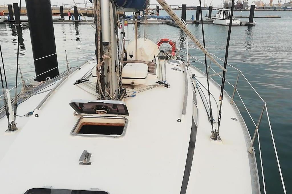 Boat-Apartamento Flotante Cadiz.. La Juanita Arroyo ภายนอก รูปภาพ